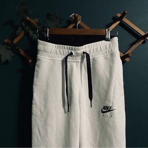 Nike | White & Black Joggers Sweatpants